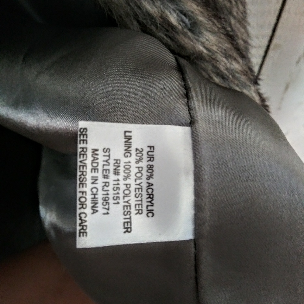 BNWT Faux Fur Edgy Stylish vest - Picture 6 of 8